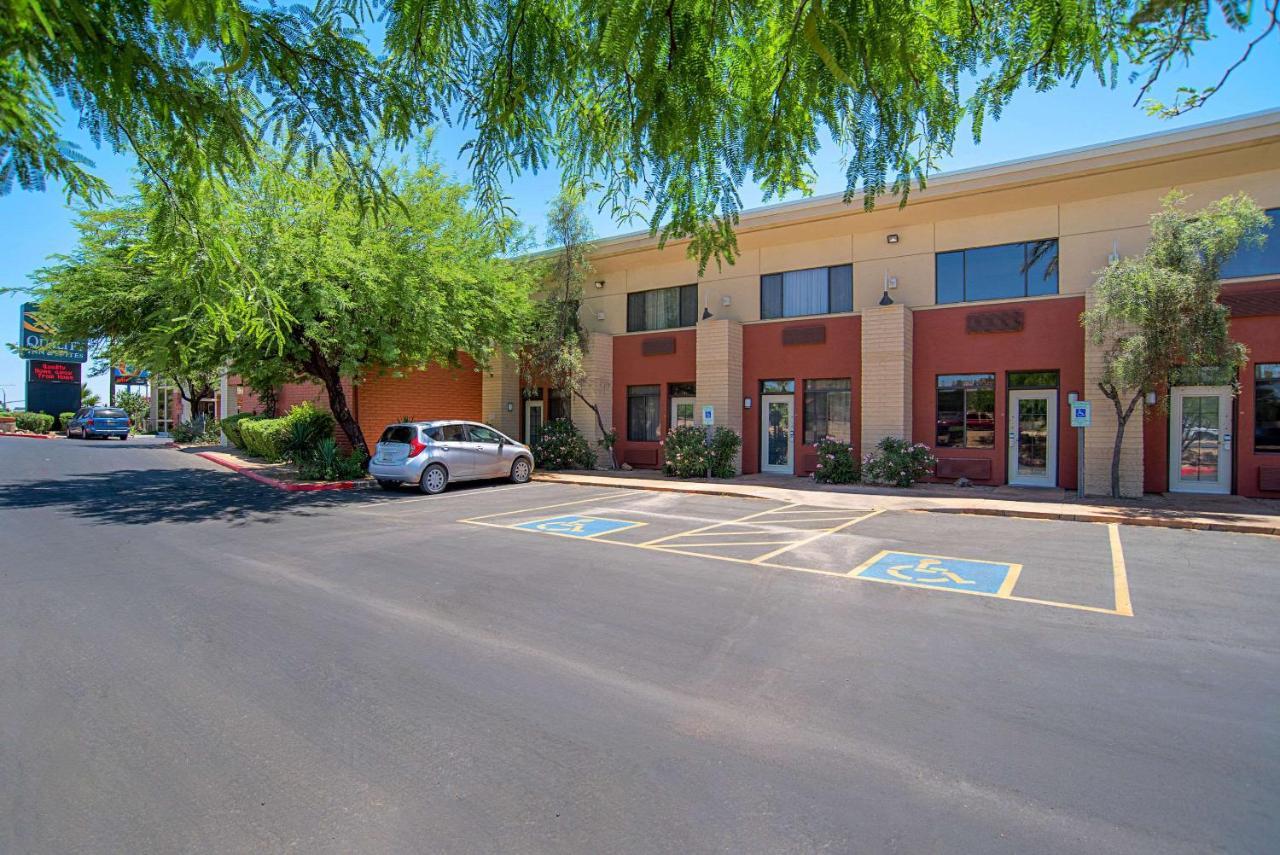 Quality Inn & Suites Phoenix Nw - Sun City Youngtown Zewnętrze zdjęcie