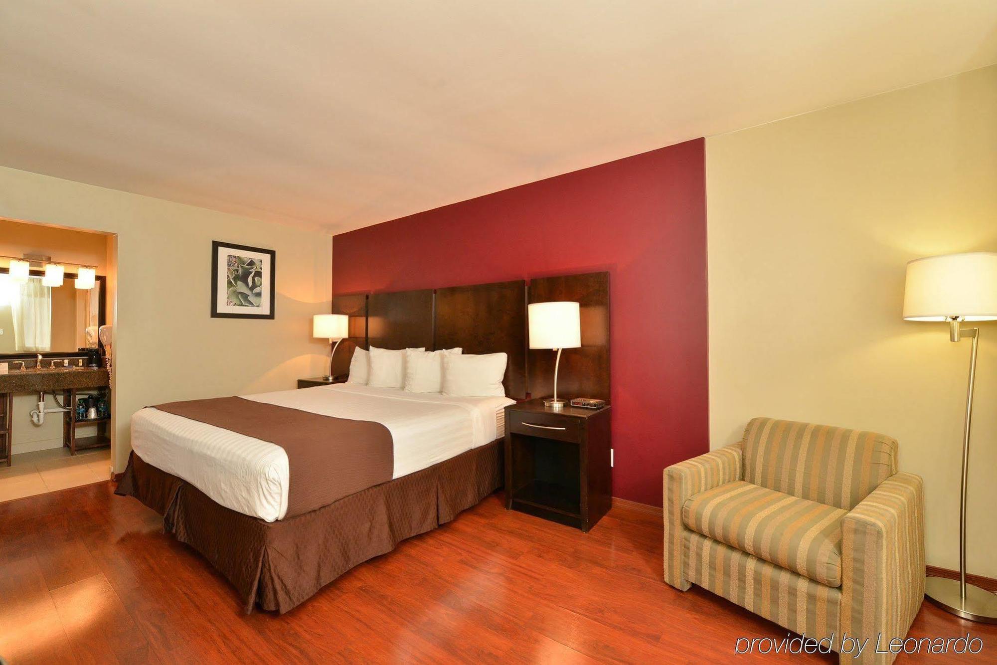 Quality Inn & Suites Phoenix Nw - Sun City Youngtown Zewnętrze zdjęcie