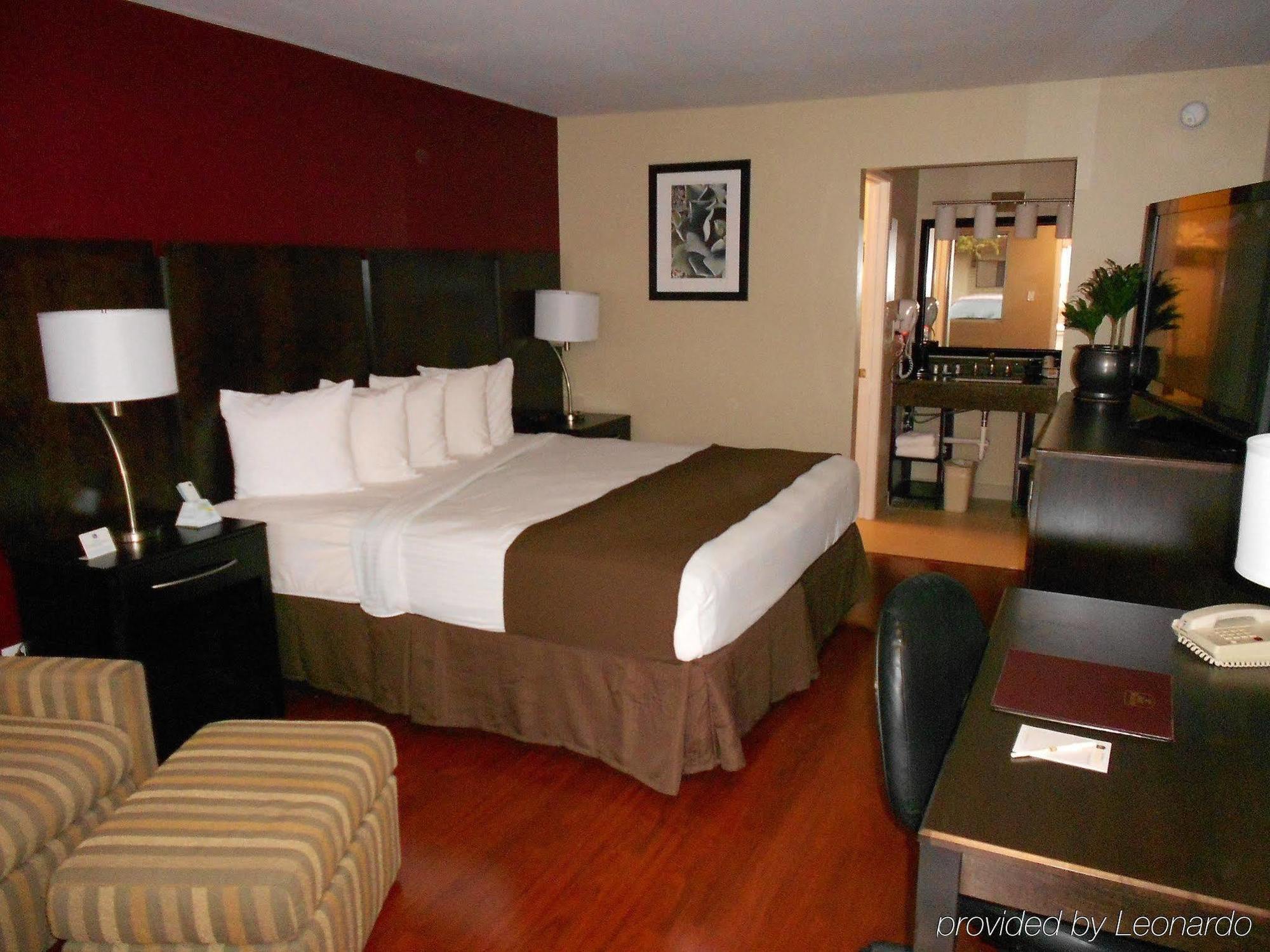 Quality Inn & Suites Phoenix Nw - Sun City Youngtown Zewnętrze zdjęcie