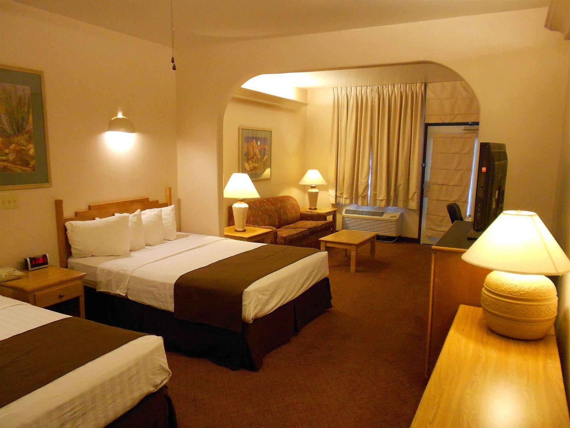 Quality Inn & Suites Phoenix Nw - Sun City Youngtown Zewnętrze zdjęcie