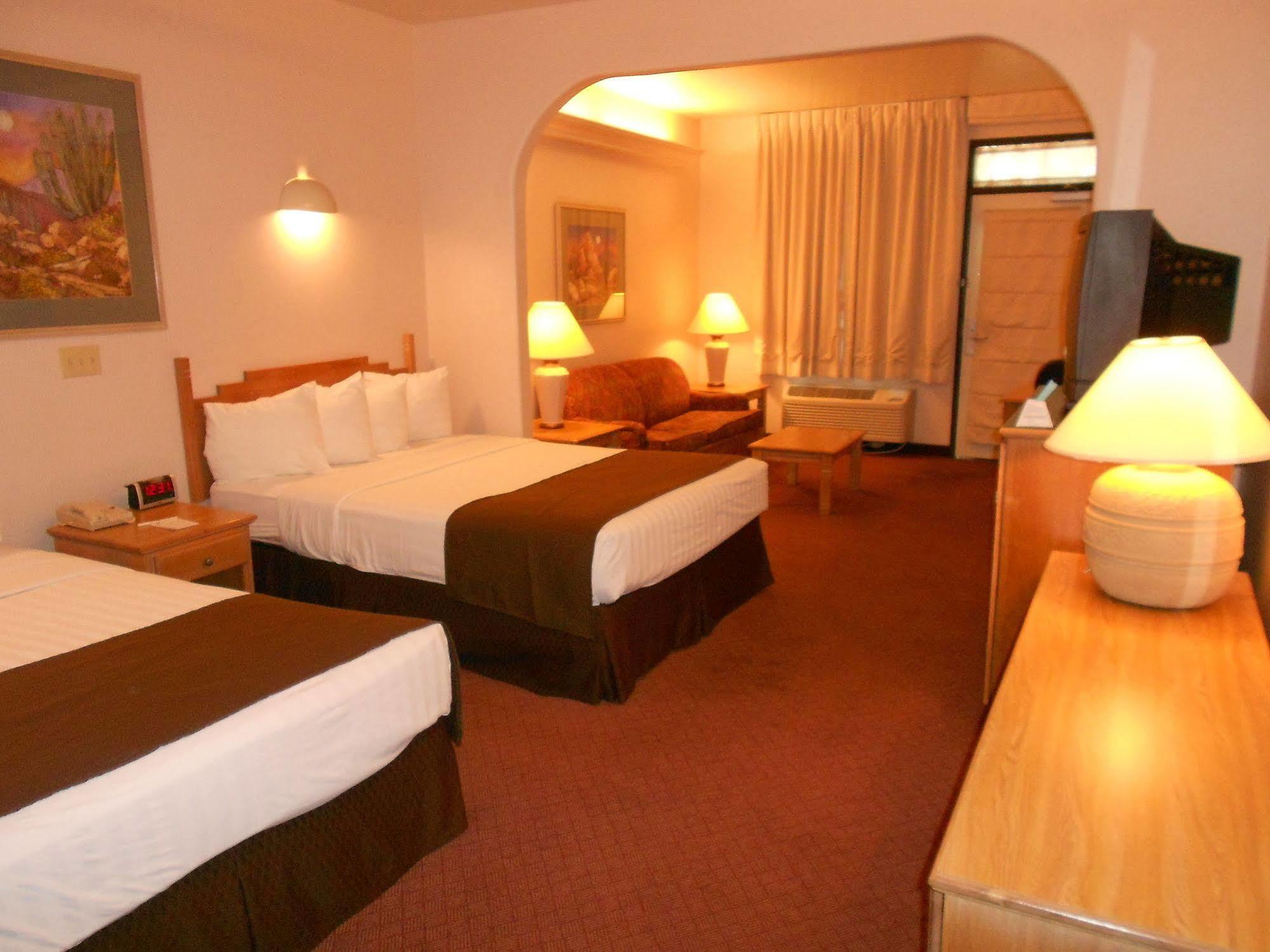 Quality Inn & Suites Phoenix Nw - Sun City Youngtown Zewnętrze zdjęcie