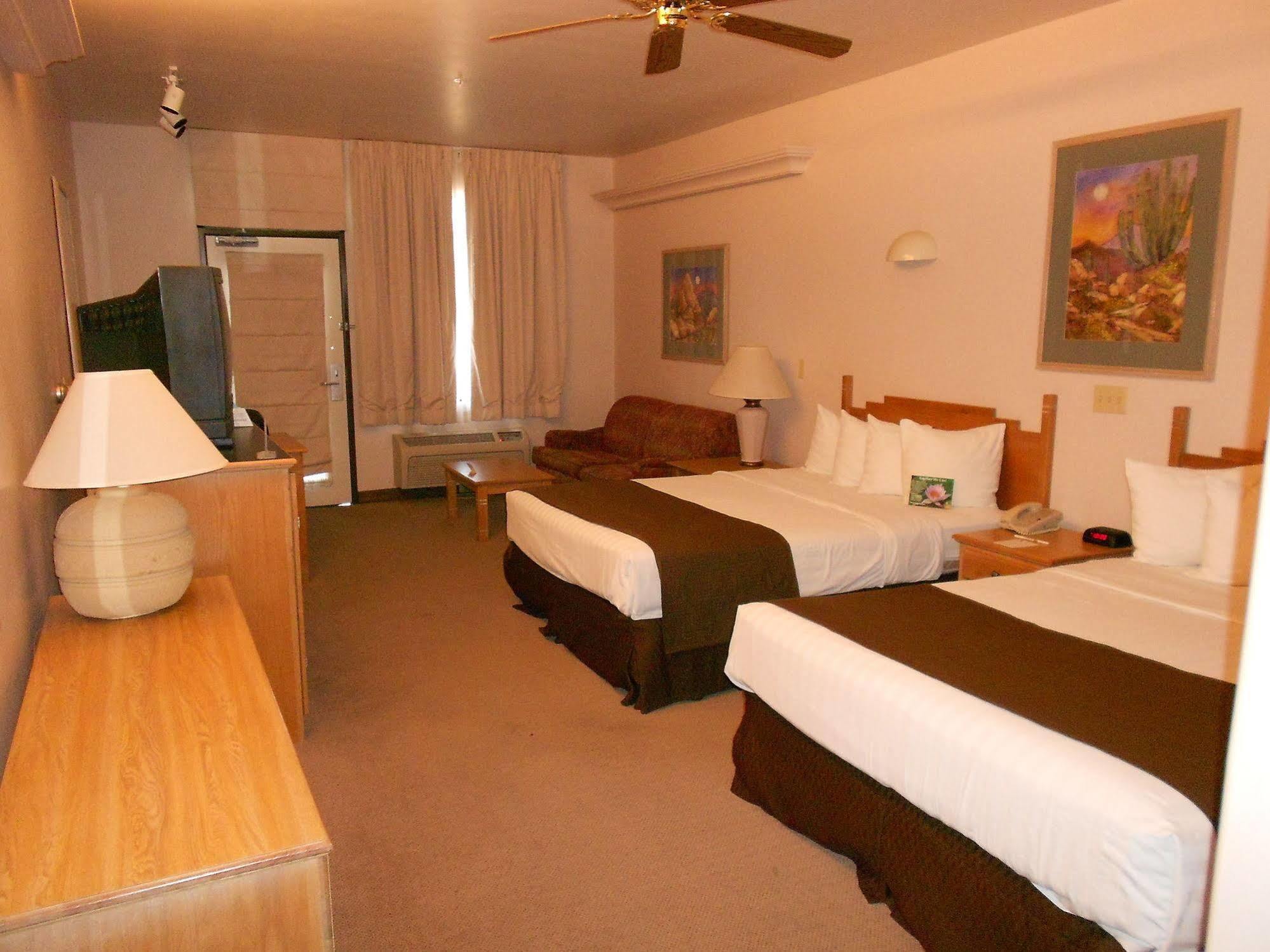 Quality Inn & Suites Phoenix Nw - Sun City Youngtown Zewnętrze zdjęcie