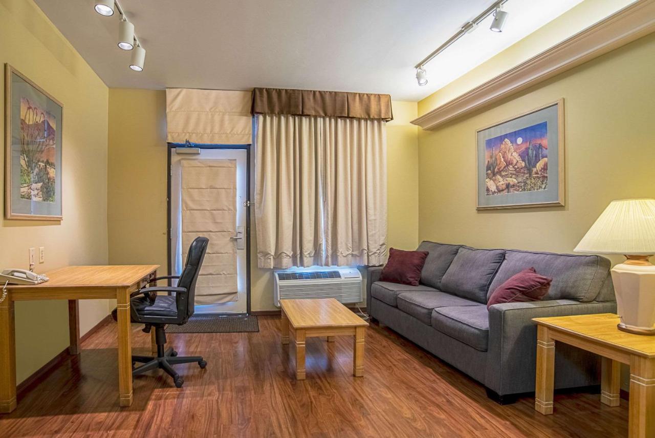 Quality Inn & Suites Phoenix Nw - Sun City Youngtown Zewnętrze zdjęcie