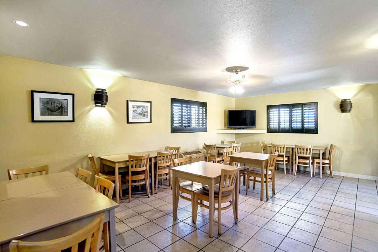 Quality Inn & Suites Phoenix Nw - Sun City Youngtown Zewnętrze zdjęcie