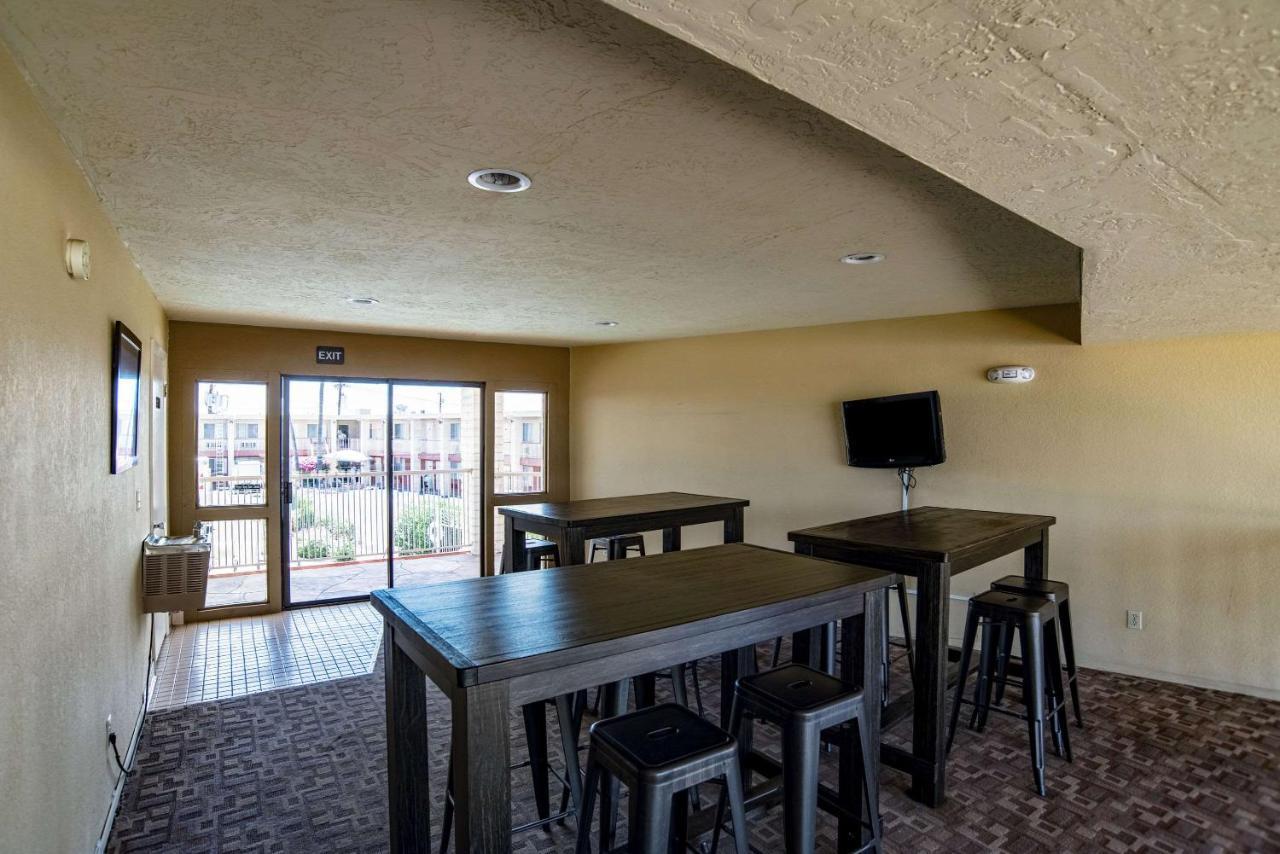 Quality Inn & Suites Phoenix Nw - Sun City Youngtown Zewnętrze zdjęcie