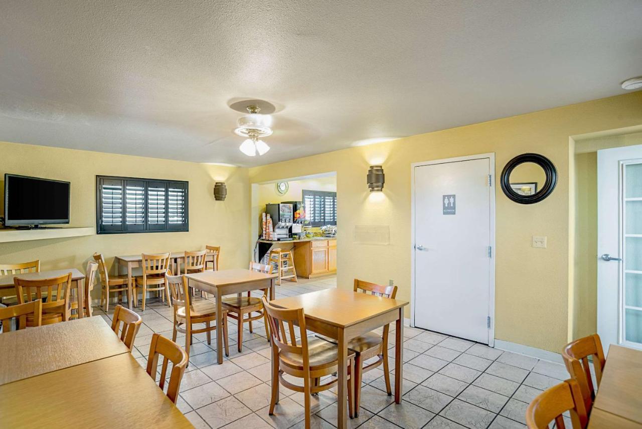 Quality Inn & Suites Phoenix Nw - Sun City Youngtown Zewnętrze zdjęcie