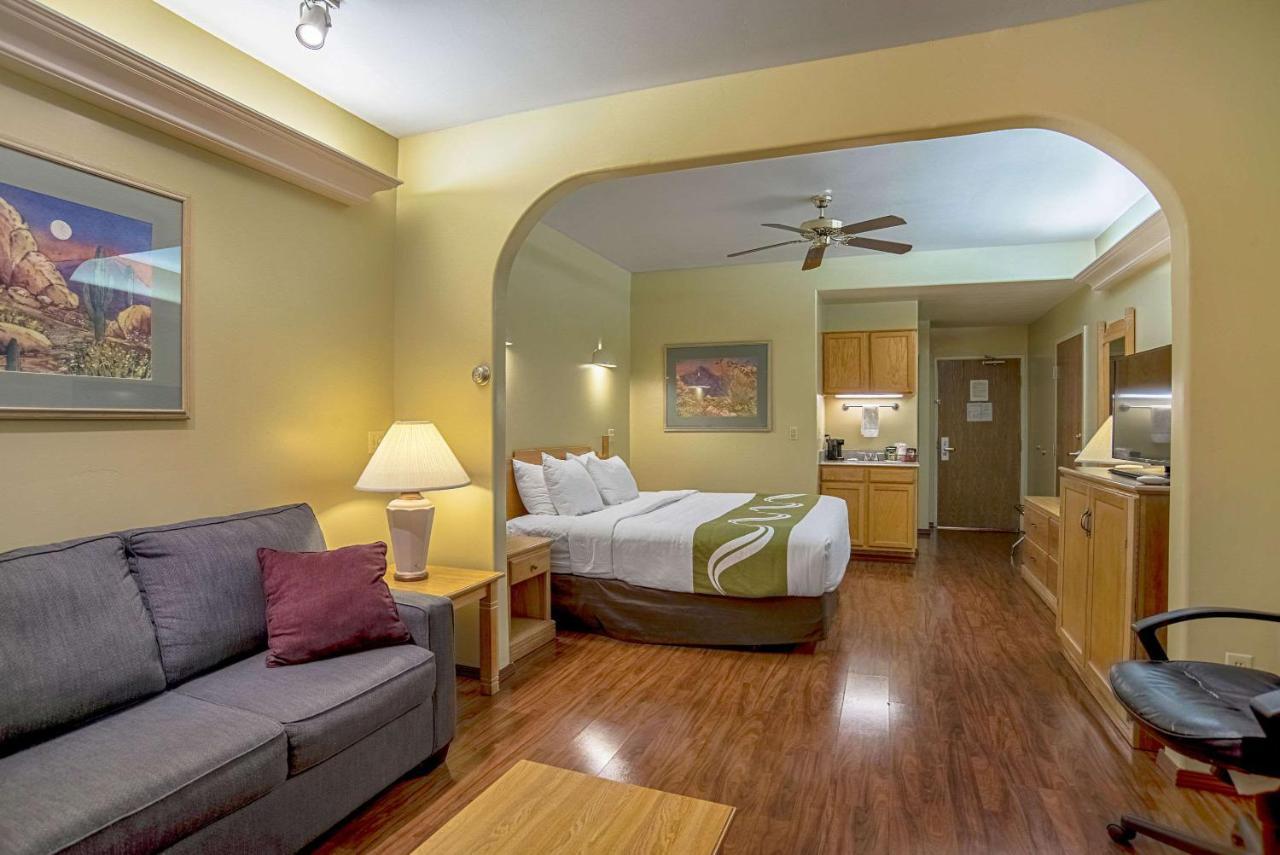 Quality Inn & Suites Phoenix Nw - Sun City Youngtown Zewnętrze zdjęcie